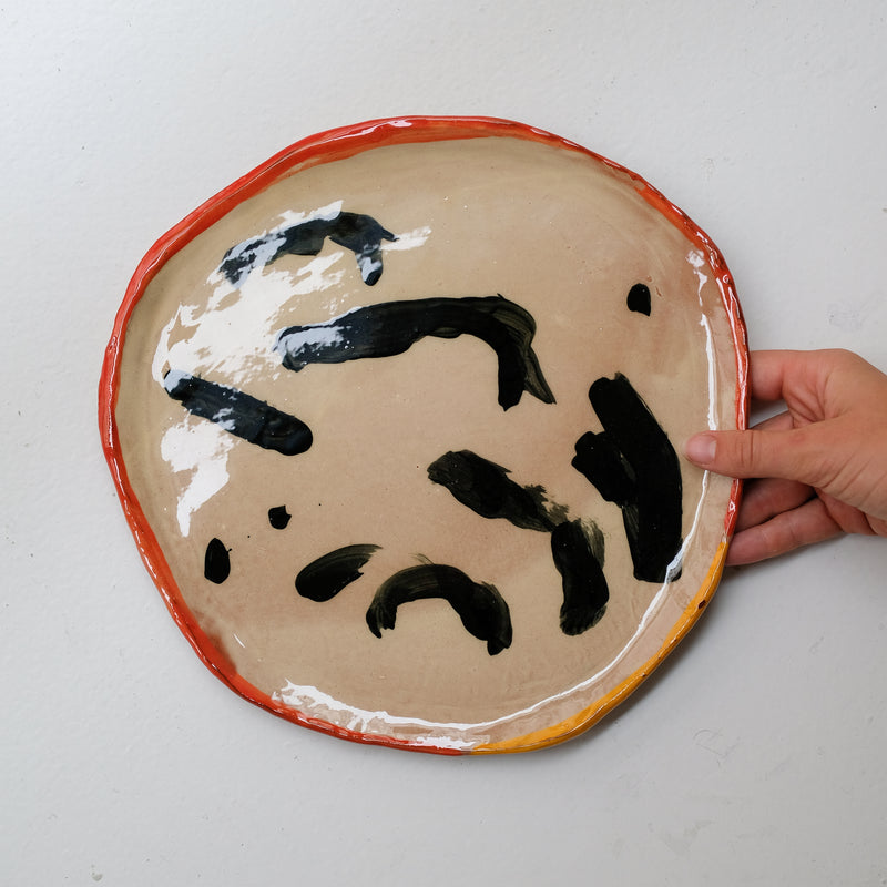 Assiette 38HB43 en faïence rouge D 25cm - Multicolore d'Héloise Bariol chez Brutal Ceramics