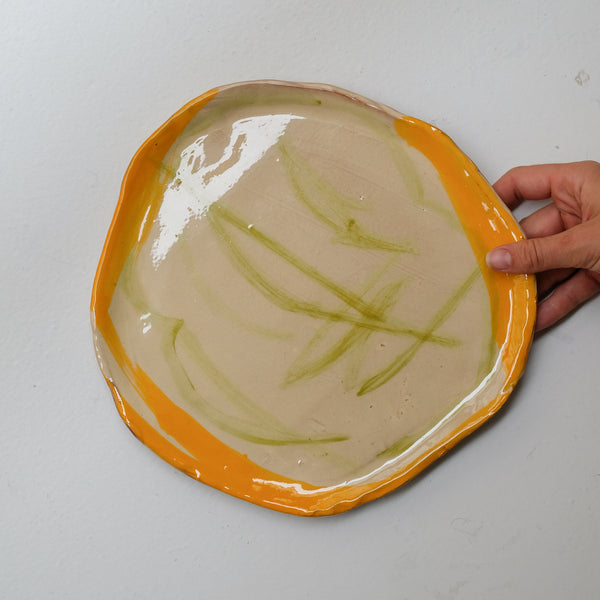 Assiette 38HB44 en faïence rouge D 25cm - Multicolore d'Héloise Bariol chez Brutal Ceramics