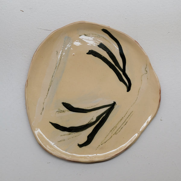 Assiette 38HB45 en faïence rouge D 25cm - Multicolore d'Héloise Bariol chez Brutal Ceramics