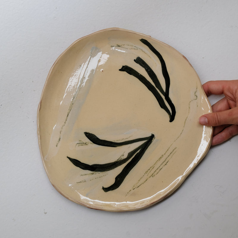 Assiette 38HB45 en faïence rouge D 25cm - Multicolore d'Héloise Bariol chez Brutal Ceramics