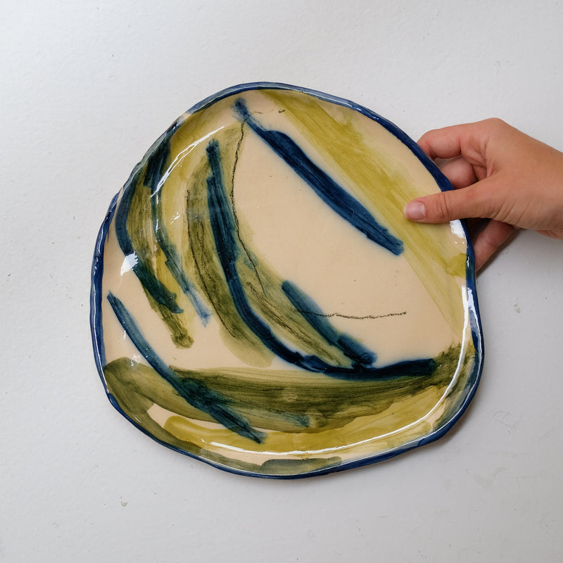 Assiette 38HB46 en faïence rouge D 25cm - Multicolore d'Héloise Bariol chez Brutal Ceramics