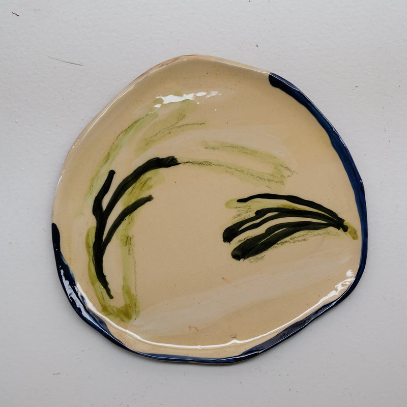 Assiette 38HB47 en faïence rouge D 25cm - Multicolore d'Héloise Bariol chez Brutal Ceramics