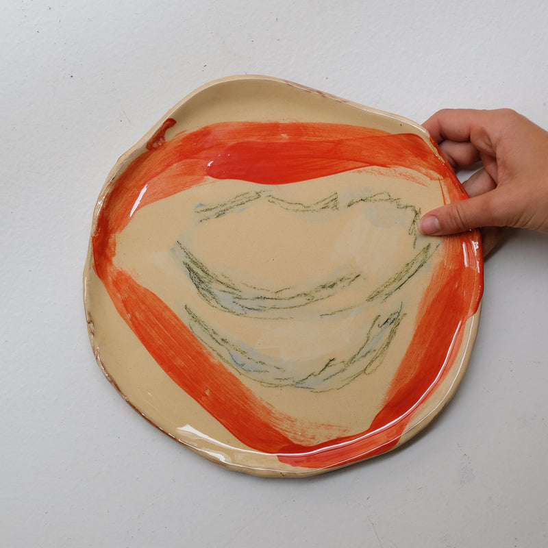 Assiette 38HB50 en faïence rouge D 25cm - Multicolore d'Héloise Bariol chez Brutal Ceramics
