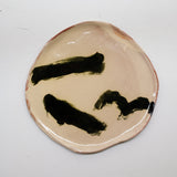 Assiette 38HB51 en faïence rouge D 25cm - Multicolore d'Héloise Bariol chez Brutal Ceramics