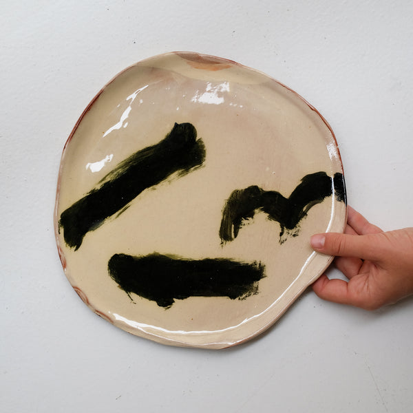 Assiette 38HB51 en faïence rouge D 25cm - Multicolore d'Héloise Bariol chez Brutal Ceramics