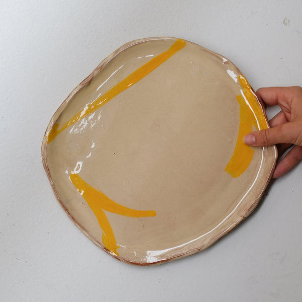 Assiette 38HB55 en faïence rouge D 25cm - Multicolore d'Héloise Bariol chez Brutal Ceramics
