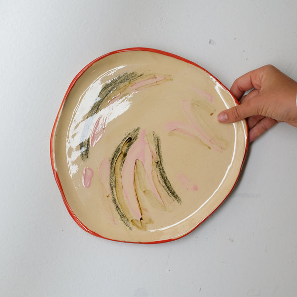 Assiette 38HB57 en faïence rouge D 25cm - Multicolore d'Héloise Bariol chez Brutal Ceramics