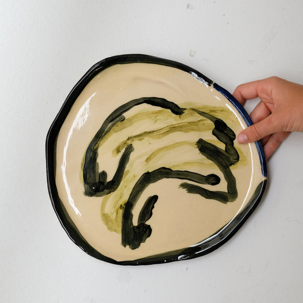 Assiette 38HB60 en faïence rouge D 25cm - Multicolore d'Héloise Bariol chez Brutal Ceramics