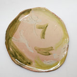 Assiette 38HB62 en faïence rouge D 25cm - Multicolore d'Héloise Bariol chez Brutal Ceramics