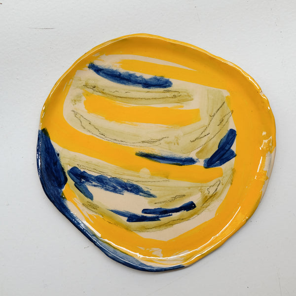 Assiette 38HB63 en faïence rouge D 25cm - Multicolore d'Héloise Bariol chez Brutal Ceramics