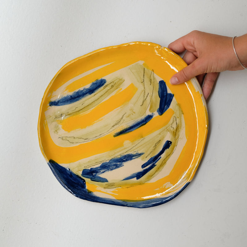 Assiette 38HB63 en faïence rouge D 25cm - Multicolore d'Héloise Bariol chez Brutal Ceramics