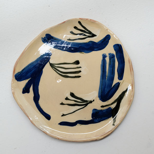 Assiette 38HB66 en faïence rouge D 25cm - Multicolore d'Héloise Bariol chez Brutal Ceramics