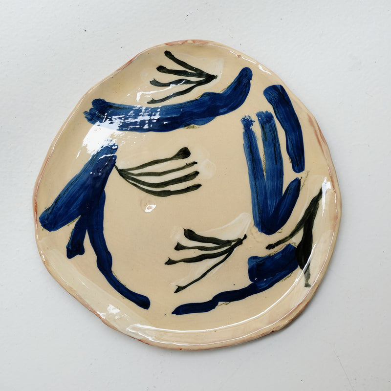 Assiette 38HB66 en faïence rouge D 25cm - Multicolore d'Héloise Bariol chez Brutal Ceramics