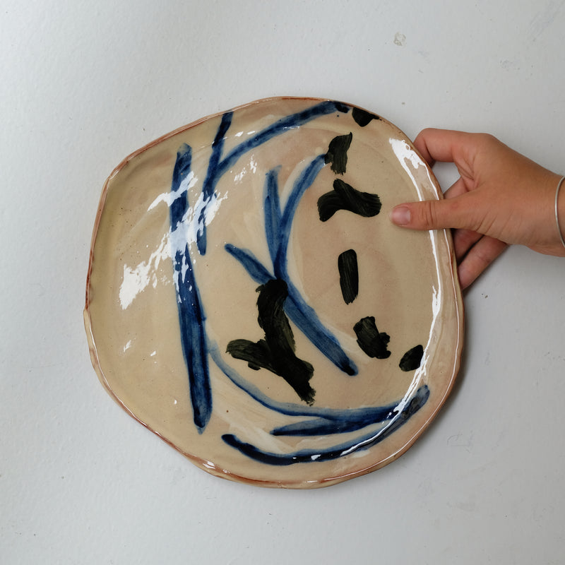 Assiette 38HB68 en faïence rouge D 25cm - Multicolore d'Héloise Bariol chez Brutal Ceramics