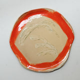 Assiette 38HB69 en faïence rouge D 25cm - Multicolore d'Héloise Bariol chez Brutal Ceramics
