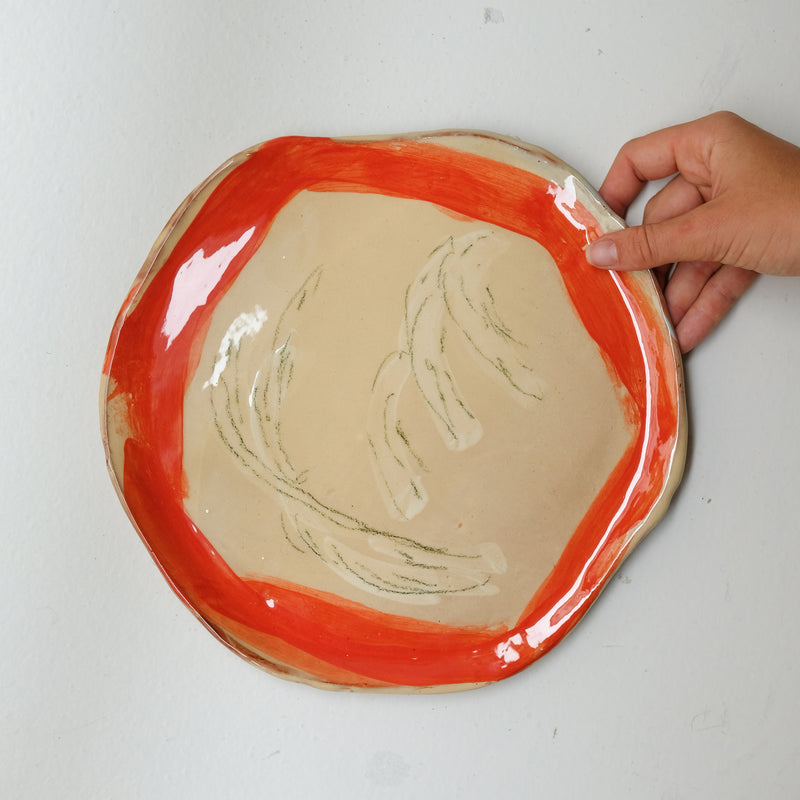 Assiette 38HB69 en faïence rouge D 25cm - Multicolore d'Héloise Bariol chez Brutal Ceramics