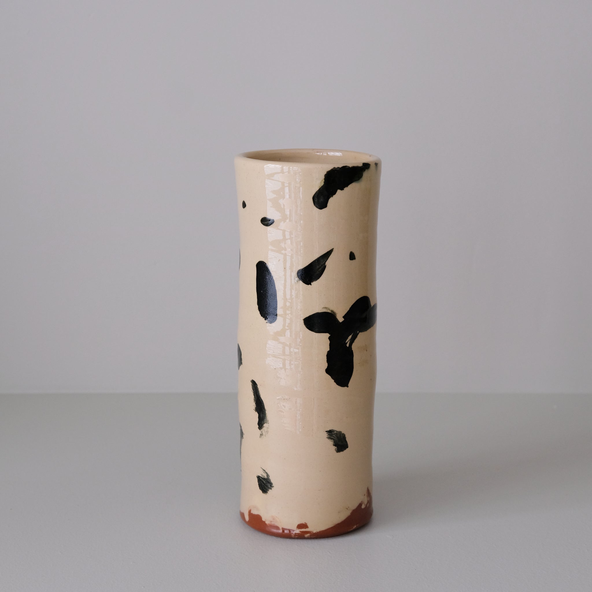 Vase 09 en faïence rouge H 23cm - Multicolore d'Héloise Bariol chez Brutal Ceramics