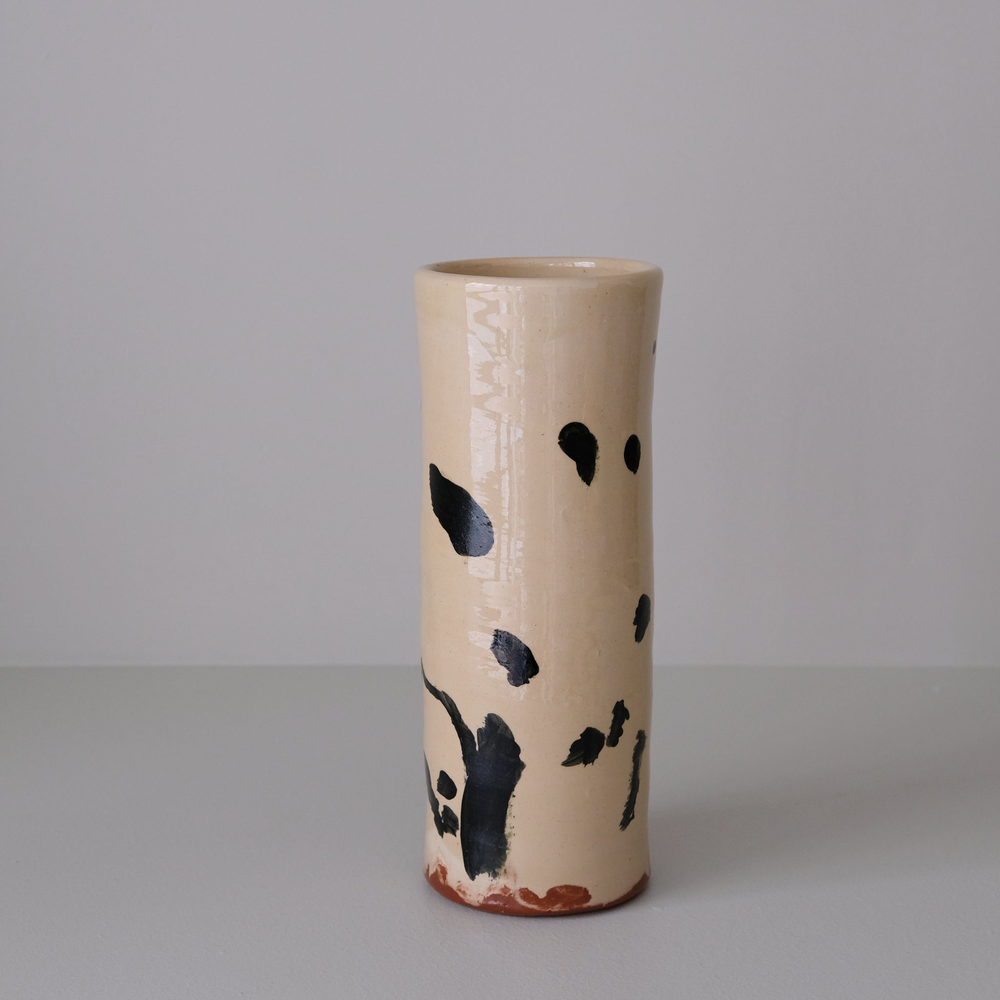 Vase 09 en faïence rouge H 23cm - Multicolore d'Héloise Bariol chez Brutal Ceramics