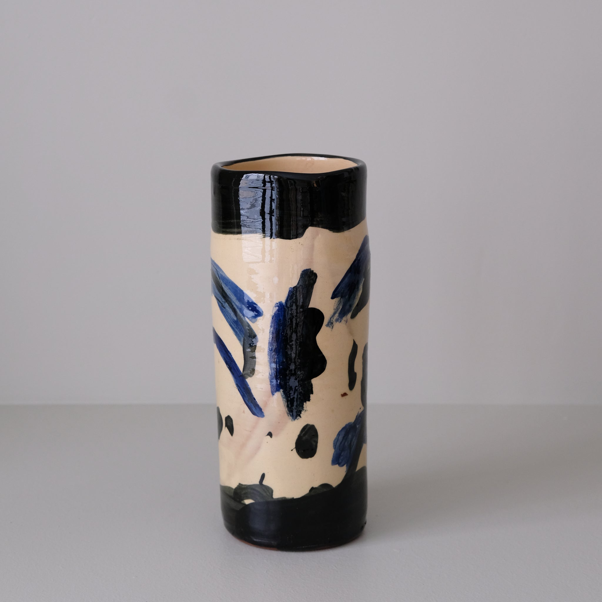 Vase 14 en faïence rouge H 23cm - Multicolore d'Héloise Bariol chez Brutal Ceramics