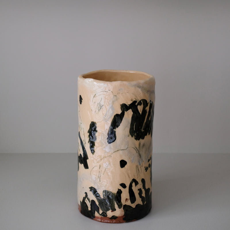 Vase en faïence rouge H 31cm d'Héloise Bariol chez Brutal Ceramics