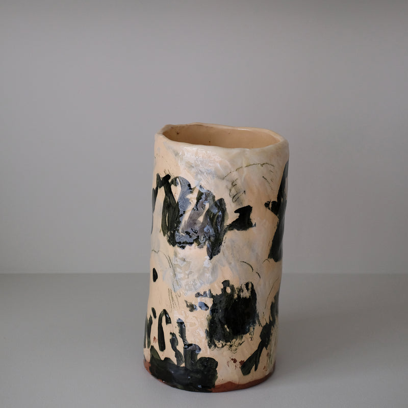 Vase en faïence rouge H 31cm d'Héloise Bariol chez Brutal Ceramics