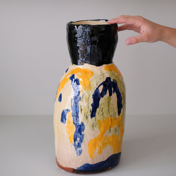 Vase en faïence rouge H 42cm d'Héloise Bariol chez Brutal Ceramics