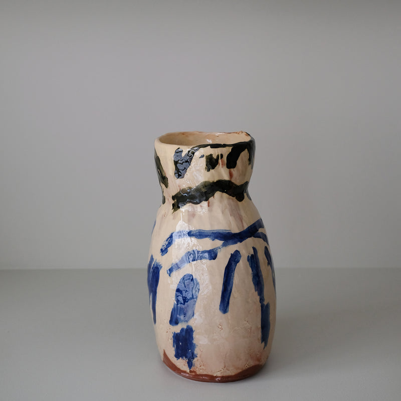 Vase en faïence rouge H 32cm d'Héloise Bariol chez Brutal Ceramics