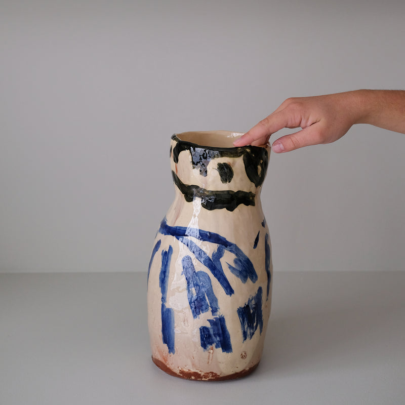 Vase en faïence rouge H 32cm d'Héloise Bariol chez Brutal Ceramics