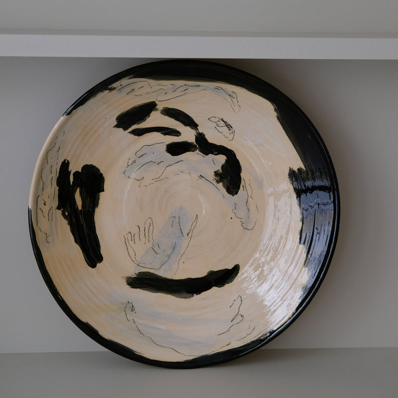 Plat 01 en faïence rouge D 48cm - Multicolore d'Héloise Bariol chez Brutal Ceramics