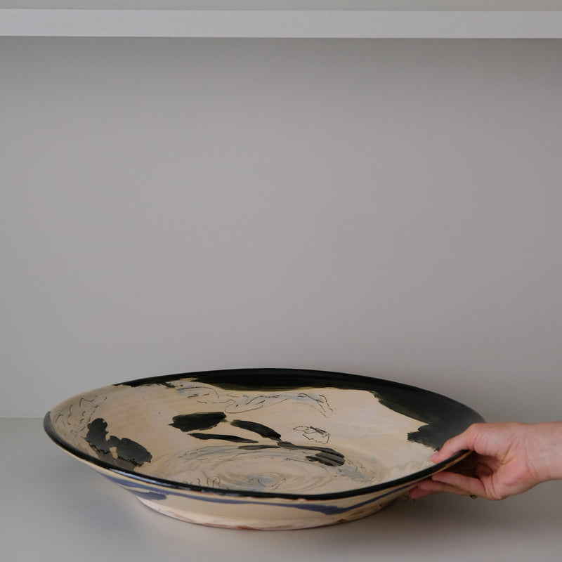 Plat 01 en faïence rouge D 48cm - Multicolore d'Héloise Bariol chez Brutal Ceramics