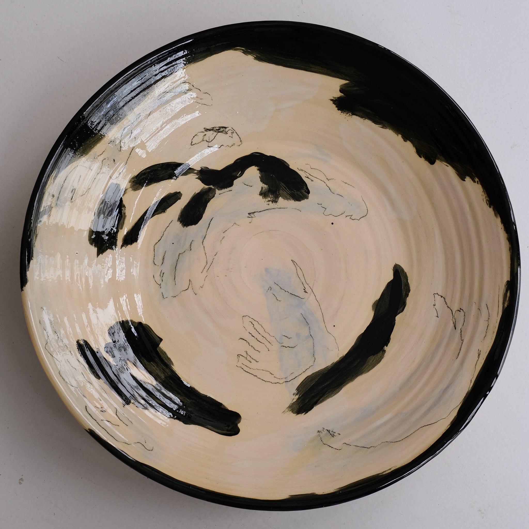 Plat 01 en faïence rouge D 48cm - Multicolore d'Héloise Bariol chez Brutal Ceramics