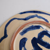 Plat 02 en faïence rouge D 48cm - Multicolore d'Héloise Bariol chez Brutal Ceramics