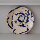 Plat 02 en faïence rouge D 48cm - Multicolore d'Héloise Bariol chez Brutal Ceramics