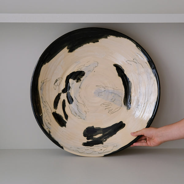 Plat 01 en faïence rouge D 48cm - Multicolore d'Héloise Bariol chez Brutal Ceramics