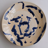 Plat 02 en faïence rouge D 48cm - Multicolore d'Héloise Bariol chez Brutal Ceramics