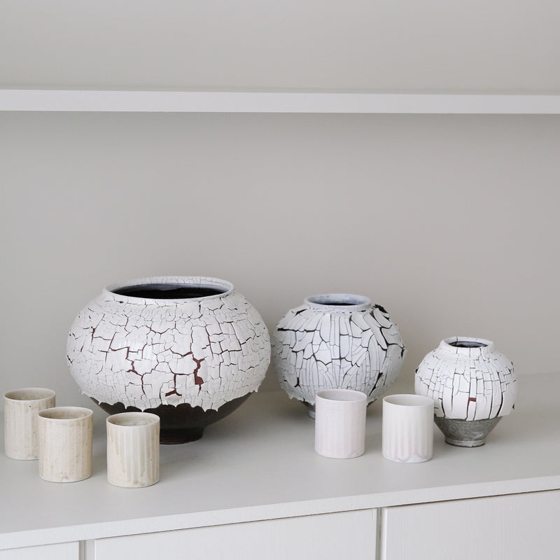 Tasse en porcelaine 230 ml cuisson feu - lila 02 de Ambre Hervo chez Brutal Ceramics