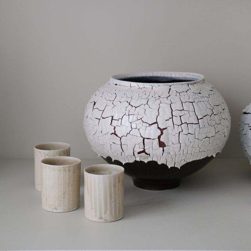 Tasse en porcelaine 230 ml cuisson feu - vert d'Ambre Hervo chez Brutal Ceramics