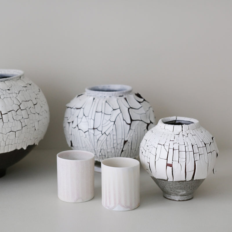 Tasse en porcelaine 230 ml cuisson feu - lila 03 de Ambre Hervo chez Brutal Ceramics