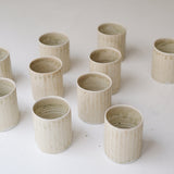 Tasse en porcelaine 230 ml cuisson feu - vert d'Ambre Hervo chez Brutal Ceramics