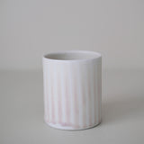 Tasse en porcelaine 230 ml cuisson feu - lila 01 de Ambre Hervo chez Brutal Ceramics