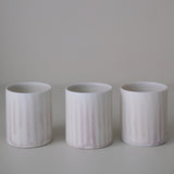 Tasse en porcelaine 230 ml cuisson feu - lila 01 de Ambre Hervo chez Brutal Ceramics