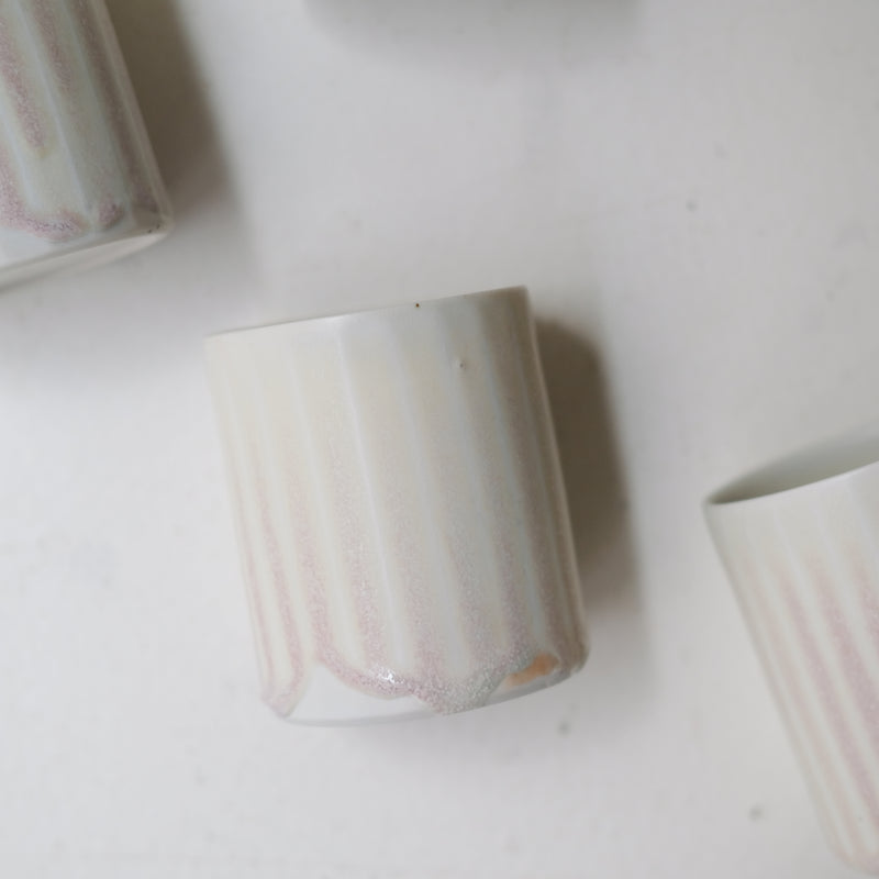 Tasse en porcelaine 230 ml cuisson feu - lila 01 de Ambre Hervo chez Brutal Ceramics