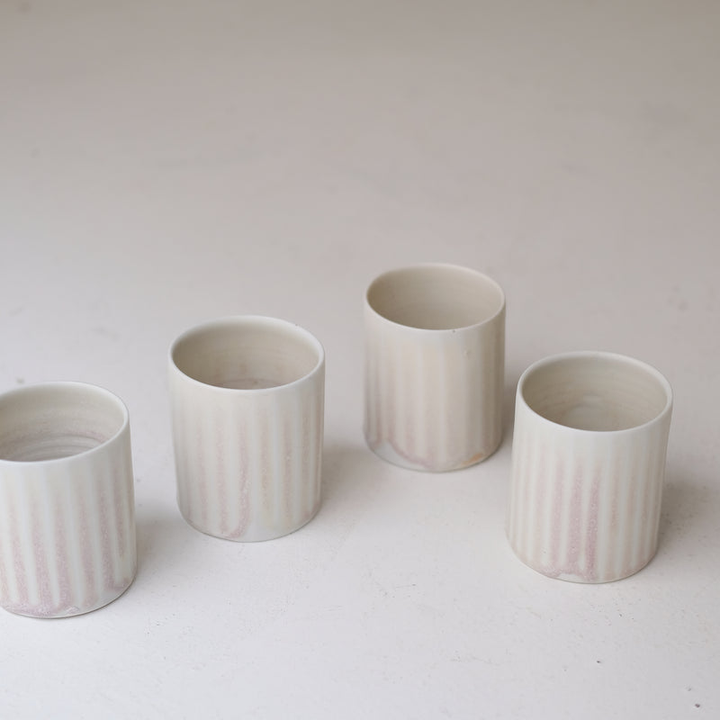 Tasse en porcelaine 230 ml cuisson feu - lila 01 de Ambre Hervo chez Brutal Ceramics