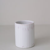 Tasse en porcelaine 230 ml cuisson feu - lila 02 de Ambre Hervo chez Brutal Ceramics