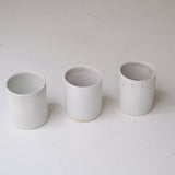 Tasse en porcelaine 230 ml cuisson feu - lila 02 de Ambre Hervo chez Brutal Ceramics