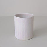 Tasse en porcelaine 230 ml cuisson feu - lila 03 de Ambre Hervo chez Brutal Ceramics