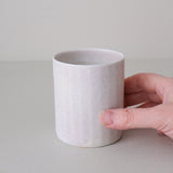 Tasse en porcelaine 230 ml cuisson feu - lila 03 de Ambre Hervo chez Brutal Ceramics