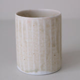 Tasse en porcelaine 230 ml cuisson feu - vert d'Ambre Hervo chez Brutal Ceramics