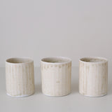 Tasse en porcelaine 230 ml cuisson feu - vert d'Ambre Hervo chez Brutal Ceramics