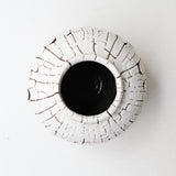 Vase S en terre du fuilet H 15cm - blanc et gris de Ambre Hervo chez Brutal